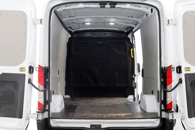 Ford TRANSIT 350 2.0 TDCI 170pk RWD L3H2 Trend ACC/Navi/Camera Trekhaak 2900kg 01-2020