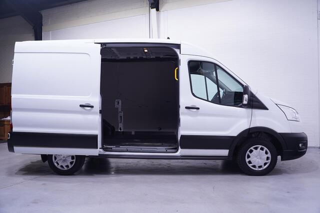 Ford TRANSIT 2.0 TDCI 130 pk L2H2 Trend Navi, Trekhaak Cruise Control, PDC V+A, Apple Carplay, NAP, NL Auto, 3-Zits