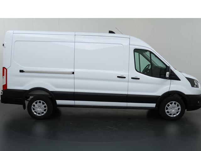 Ford TRANSIT 350 2.0 TDCI L3 H2 Trend | Aut. | RWD | 3500KG AHW | Achteruitrijcamera | Airco | Cruise Controle | Parkeersensoren | Stoelverwarming | Standkachel | All-season |
