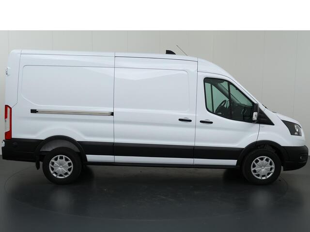 Ford TRANSIT 350 2.0 TDCI | L3 H2 | Trend | Navigatie | Stoelverwarming | Trekhaak 2500 KG AHW | Airco | 3-Zits | NIEUW | Carplay - Android Auto | Laadruimte Pakket | Cruise Control | Multifuntioneel Stuurwiel