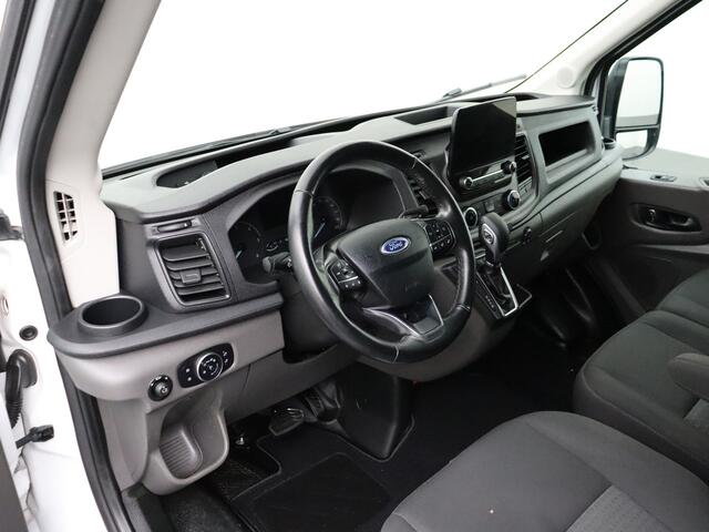Ford TRANSIT 2.0TDCI 130Pk Automaat L2H2 Imperiaal | Trekhaak | Navigatie | Camera | 3-Persoons | Airco | Cruise