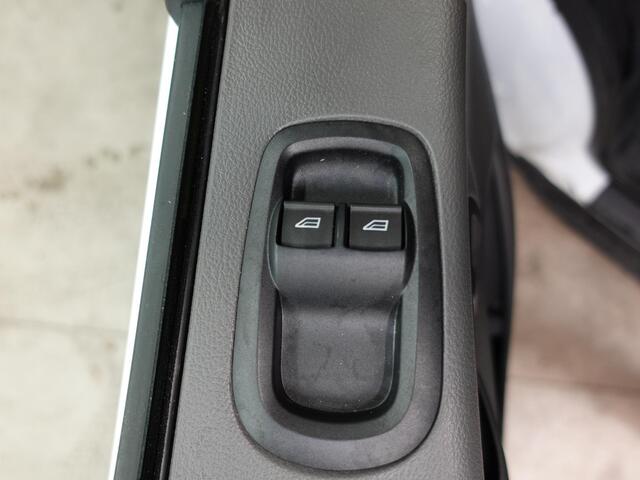 Ford TRANSIT 130pk L2H2 Apple Carplay / Android Auto Airco Cruise control Camera