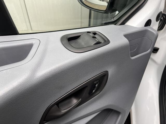 Ford TRANSIT 310 2.2 TDCI DC Openlaadbak Pick-up Airco Trekhaak 2150kg trekgewicht Bluetooth telefoon voorbereiding 7-Persoons Euro 5 open laadbak P-up Bakwagen Bpm vrij voor particulier gebruik!!