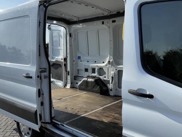 Ford TRANSIT 350 2.0 TDCI 131 PK / L2H2 / 2.8 TON TREKKEN / 1e EIG. / AIRCO / CRUISE / PDC /