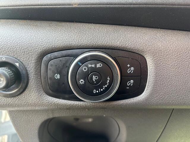 Ford TRANSIT 2.0TDCI Dubbelcabine Openlaadbak Airco Navi Cruisecontrol Trekhaak 71.600KM