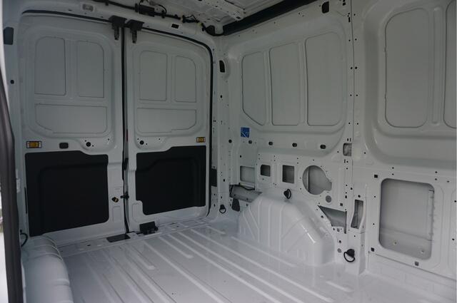 Ford TRANSIT 350M 130PK L2H2 BPM VRIJ!! Airco, Navi, Camera, Trekhaak!! NR. B02*