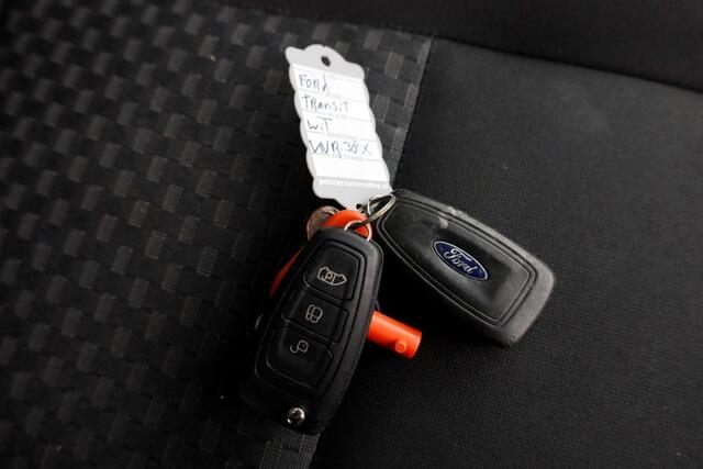 Ford TRANSIT 350 2.0 TDCI 130pk Bakwagen met laadklep 1.211kg laadvermogen 03-2022