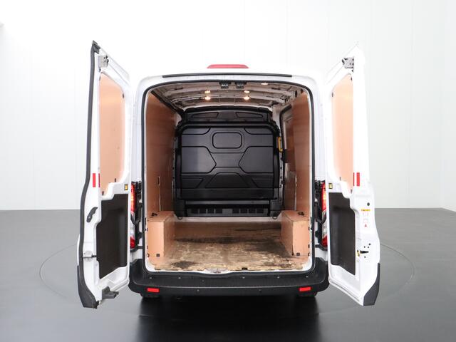 Ford TRANSIT 2.0TDCI 130PK L2H2 | Airco | Cruise | 3-Persoons | Betimmering