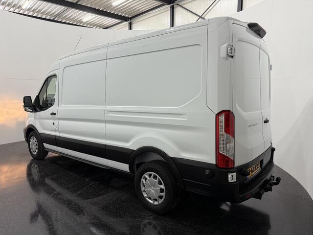 Ford TRANSIT 350 2.0 TDCI L3H2 Trend met o.a. een Trekhaak, Navigatiesysteem, Apple Carplay/Android Auto, Safety Comfort-pack, All weather banden, Led laadruimteverlichting, Laadruimte beschermingspakket en een Reservewiel
