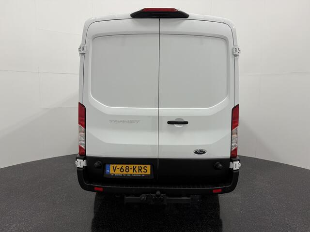 Ford TRANSIT 350 2.0 TDCI L3H2 Trend met o.a. een Trekhaak, Navigatiesysteem, Apple Carplay/Android Auto, Safety Comfort-pack, All weather banden, Led laadruimteverlichting, Laadruimte beschermingspakket en een Reservewiel