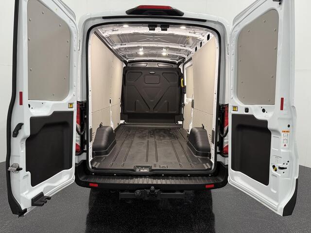 Ford TRANSIT 350 2.0 TDCI L3H2 Trend met o.a. een Trekhaak, Navigatiesysteem, Apple Carplay/Android Auto, Safety Comfort-pack, All weather banden, Led laadruimteverlichting, Laadruimte beschermingspakket en een Reservewiel