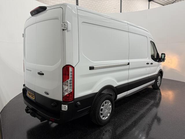 Ford TRANSIT 350 2.0 TDCI L3H2 Trend met o.a. een Trekhaak, Navigatiesysteem, Apple Carplay/Android Auto, Safety Comfort-pack, All weather banden, Led laadruimteverlichting, Laadruimte beschermingspakket en een Reservewiel