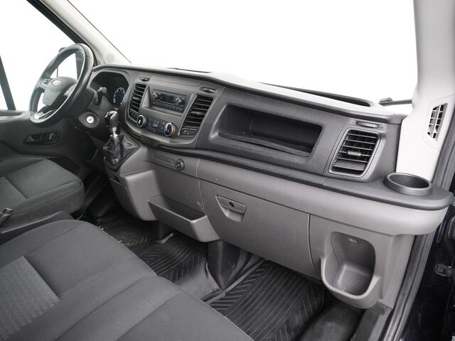 Ford TRANSIT 350 2.0TDCI L3H2 3-Persoons Airco Trekhaak Cruise Control Voorruit verwarmbaar Pdc Licht/Regensensor Trend Bluetooth Betoplex vloer Lat om Lat Wand Betimmering 1e Eigenaar Euro 6 Trekgewicht 2.500KG