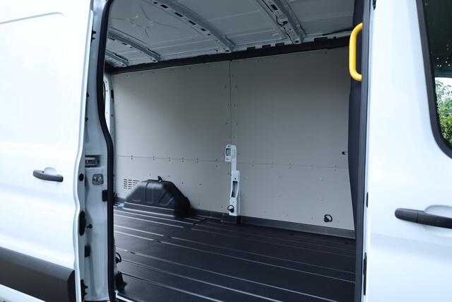 Ford TRANSIT 350 2.0 TDCI L3H2 Trend | Airco | Navi | Cruise | Apple Carplay | Trekhaak | 2.800kg trekgewicht