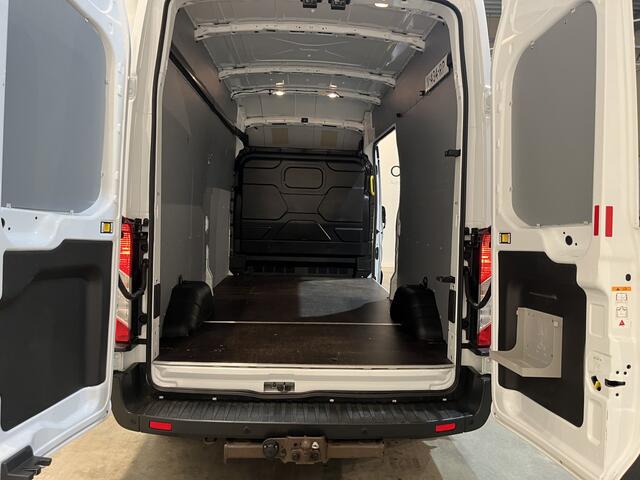 Ford TRANSIT 350 2.0 TDCI L3H3 Trend 170 PK RWD / Euro 6 / Airco / Cruise Control / Trekhaak / Camera / Imperiaal / 3-Zits / 53.100 KM !!