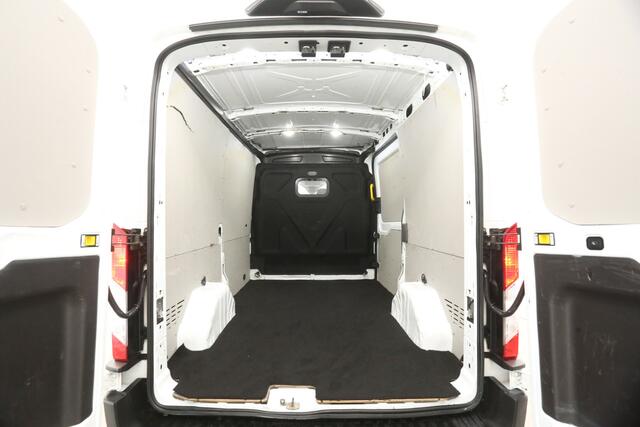 Ford TRANSIT 2.0 TDCI L2H2 Automaat Airco Cruise PDC 3 Persoons LED Elektrpakket Trekhaak