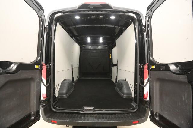 Ford TRANSIT 2.0 TDCI L3H2 130PK Airco Camera Cruise PDC 3 Persoons LED Elektrpakket Trekhaak