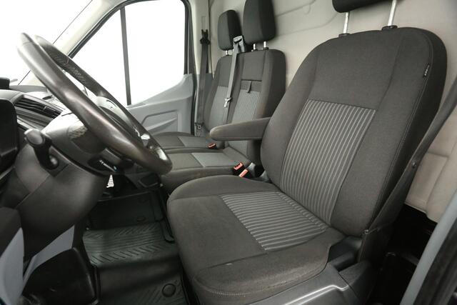 Ford TRANSIT 330 2.0 TDCI L2H2 Trend 170PK Airco Camera Cruise PDC 3 Persoons Imperiaal Trekhaak