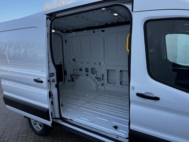 Ford TRANSIT 350 2.0 TDCI L2H2 Trend | 170PK Automaat | BPM VRIJ | Achteruitrijcamera |
