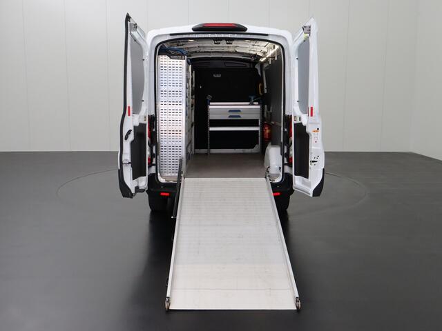Ford TRANSIT 2.0TDCI 130PK L3H2 Werkplaats | Oprijplaat | Navigatie | 3-Persoons | Multimedia | Airco