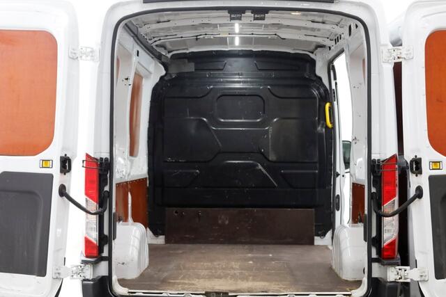 Ford TRANSIT 2.0 TDCI 170pk E6 L2H2 Trend Airco/Navi/Trekhaak 2800kg 10-2017