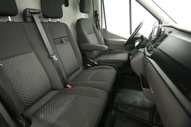Ford TRANSIT 350 2.0 TDCI L2H2 Trend Automaat Airco Cruise Trekhaak PDC 3 Persoons LED Elektrpakket