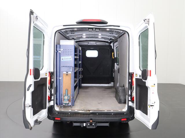 Ford TRANSIT 2.0TDCi 185PK L3H2 | Kastinrichting | Trekhaak | Airco | Cruise | 3-Persoons