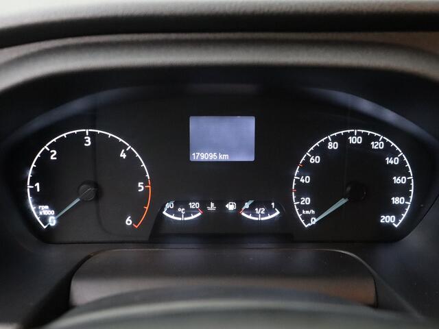 Ford TRANSIT 2.0TDCi 185PK L3H2 | Kastinrichting | Trekhaak | Airco | Cruise | 3-Persoons