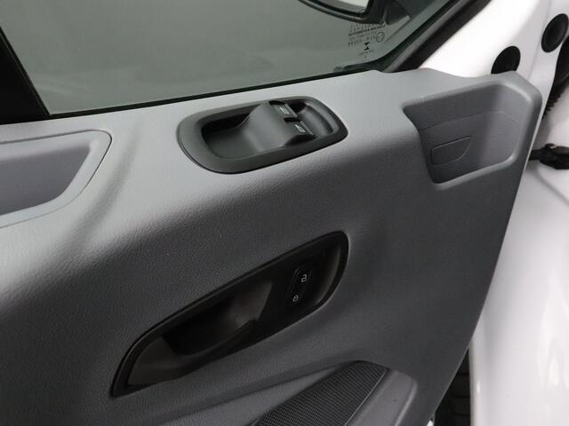 Ford TRANSIT 2.0TDCI L2H2 Imperiaal | Trekhaak | Navigatie | Camera | 3-Persoons | Airco | Cruise