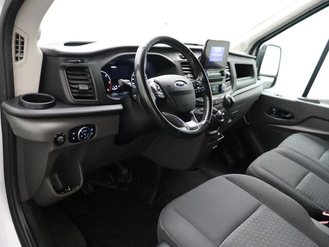Ford TRANSIT 2.0TDCI 130PK L2H2 | Imperiaal | Trekhaak | Gate locks | Navigatie | Camera | Airco | Cruise | 3-Persoons