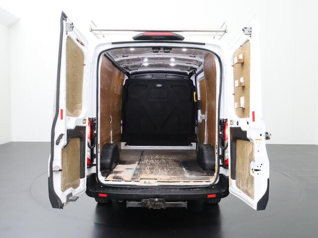 Ford TRANSIT 2.0TDCI 130PK L2H2 | Imperiaal | Trekhaak | Gate locks | Navigatie | Camera | Airco | Cruise | 3-Persoons