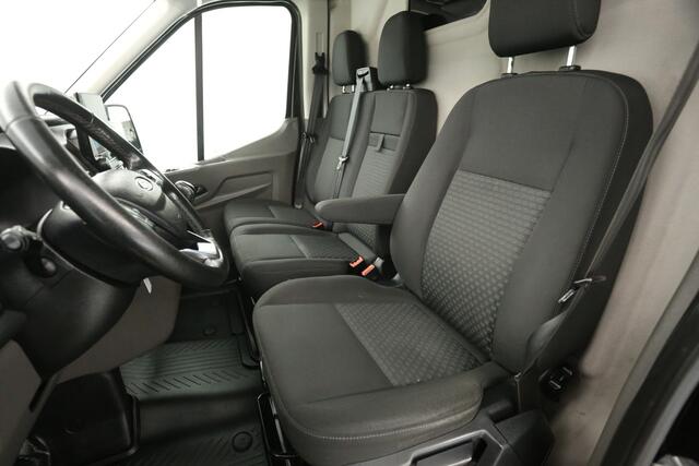 Ford TRANSIT 2.0 Ecoblue L2H2 Airco Camera Carplay Cruise LED 3 Persoons Trekhaak PDC