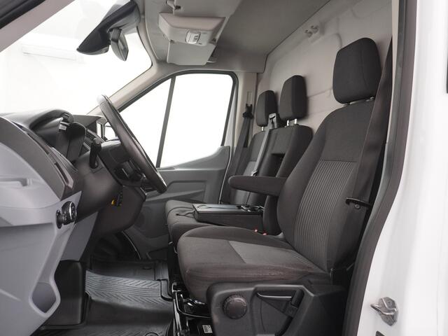 Ford TRANSIT 350 2.0TDCI 170PK Automaat L3H2 3-Persoons Apple Carplay Android Auto Airco Navi Camera Pdc Cruise Control Aut.Verlichting VoorruitVerwarming Lane-dep. Led Verst.Stoel Elek.Ramen Trend Schuifdeur Wand-Vloerbekleding Trekhaak Voorbereiding 1e Eigenaar Euro