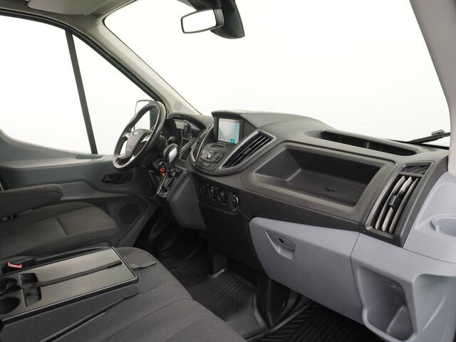 Ford TRANSIT 350 2.0TDCI 170PK Automaat L3H2 3-Persoons Apple Carplay Android Auto Airco Navi Camera Pdc Cruise Control Aut.Verlichting VoorruitVerwarming Lane-dep. Led Verst.Stoel Elek.Ramen Trend Schuifdeur Wand-Vloerbekleding Trekhaak Voorbereiding 1e Eigenaar Euro