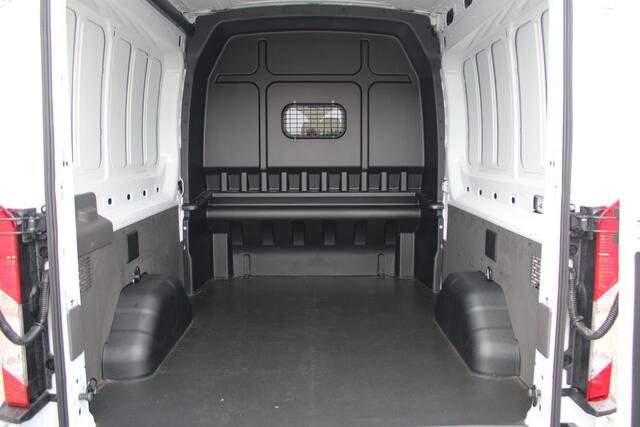 Ford TRANSIT 350 2.0 TDCI 165pk L3H2 Dubbel Cabine Trend 6 zits - Carplay - Trekhaak - Camera - 2800kg Trekgewicht - Rijklaar