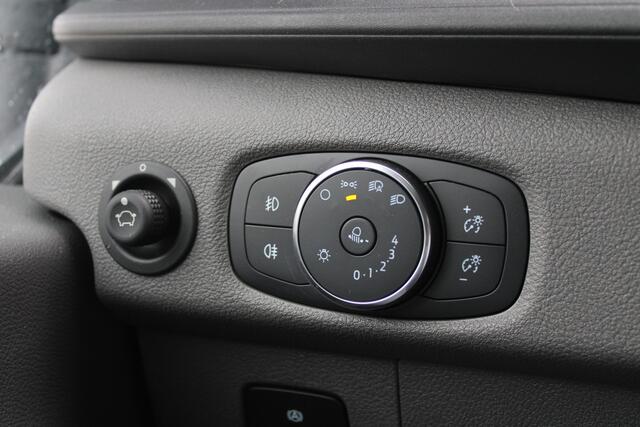 Ford TRANSIT 350 2.0 TDCI 165pk L3H2 Dubbel Cabine Trend 6 zits - Carplay - Trekhaak - Camera - 2800kg Trekgewicht - Rijklaar