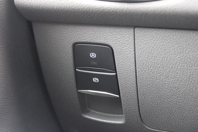 Ford TRANSIT 350 2.0 TDCI 165pk L3H2 Dubbel Cabine Trend 6 zits - Carplay - Trekhaak - Camera - 2800kg Trekgewicht - Rijklaar