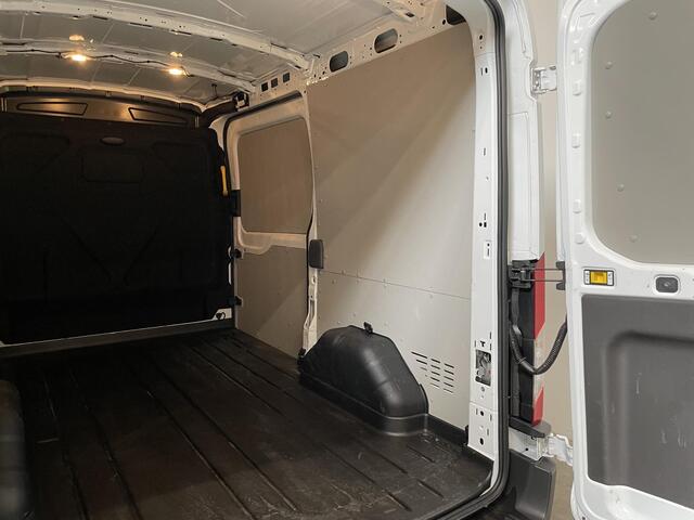 Ford TRANSIT 130pk Automaat L2H2 Navi Camera Trekhaak Cruise control ACC Airco