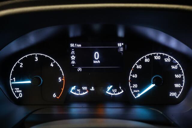 Ford TRANSIT 350 2.0 TDCI L3H2 DC | Nieuw | CarPlay | Navigatie | Blind Spot | Stoelverwarming | Camera | DAB | Cruise control | Trekhaak | PDC V+A | Dubbel cabine | 5-Zitter | MY2024 | BPM Vrij