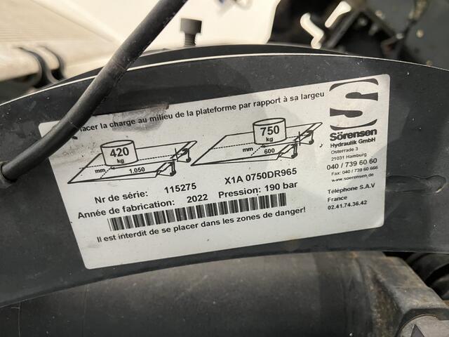 Ford TRANSIT 2.0 TDCI L4 Trend RWD 130 PK Bakwagen / Laadklep / Meubelbak / Euro 6 / Airco / Cruise Control / 3-Zits / 41.500 KM !!