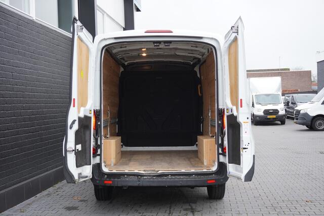 Ford TRANSIT 2.0 TDCI 130PK L2H2 EURO 6 - A/C climate - Navi - Carplay - ¤19.950,- Excl.