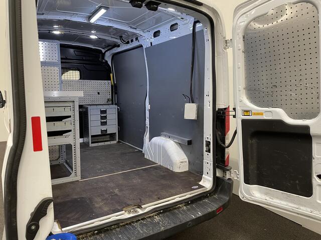 Ford TRANSIT 350 2.0 TDCI 130pk L2H2 Trend Imperiaal + ladder Navigatie Camera Parkeersensoren Cruise Control Stoelverwarming Airco Ingebouwde kasten Houten laadvloer
