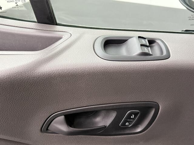 Ford TRANSIT 2.0TDCi 130PK L3H2 Dubbele Cabine 7-Persoons | Leder | Navigatie | Camera | Trekhaak 2800Kg