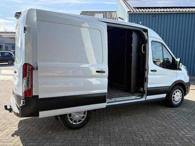 Ford TRANSIT 350 2.0 170Pk TDCI L2H2 Trend / Cruise / Airco / Navi / Trekhaak / Apk t/m 06-02-2027