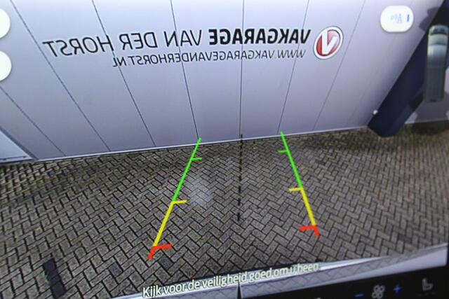 Ford TRANSIT 350 2.0-130pk TDCI L3H2 Trend. Nette bedrijfswagen die u nog jaren van dienst kan zijn ! Volledige fotoreportage volgt na poetsen. Airco, cruise cntrl, camera, pdc v+a, stoel-, spiegel- en voorraamverw., navigatie, telefoonvoorb., boordcomputer, armsteun 