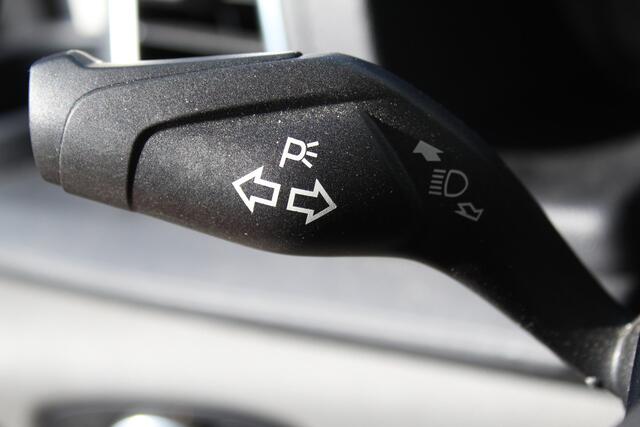 Ford TRANSIT 350 2.0-165pk TDCI L5H1 Trend RWD Chassis enkele cabine met open laadbak AUTOMAAT ! Unieke bedrijfswagen ! Slechts 12.700km ! Airco, stoel-, spiegel- en voorraamverw., metallic lak, adapt. cruise cntrl, dodehoek assistent, camera, parkeersensoren voor, tr