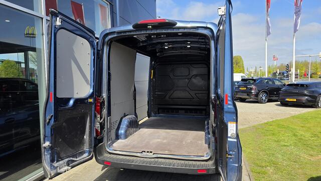 Ford TRANSIT 350 2.0 TDCI L2H2 Trend | NAP | Automaat | 1e eigenaar | 3zits | Bi-Xenon | Carplay | Camera | 360° sensoren | Dubbele schuifdeur! | Blind spot