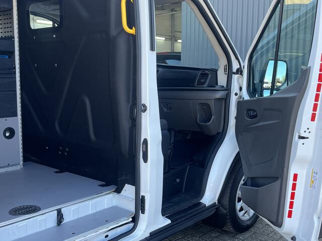 Ford TRANSIT 350 2.0 TDCI L2H2 RWD 170pk Kastinrichting Werkplaatsinrichting Airco Cruise controle Navigatiesysteem Telefoonverbinding Parkeersensoren voor en achter 2-Persoons Bpm vrij Sortimo Werkplaats Omvormer St