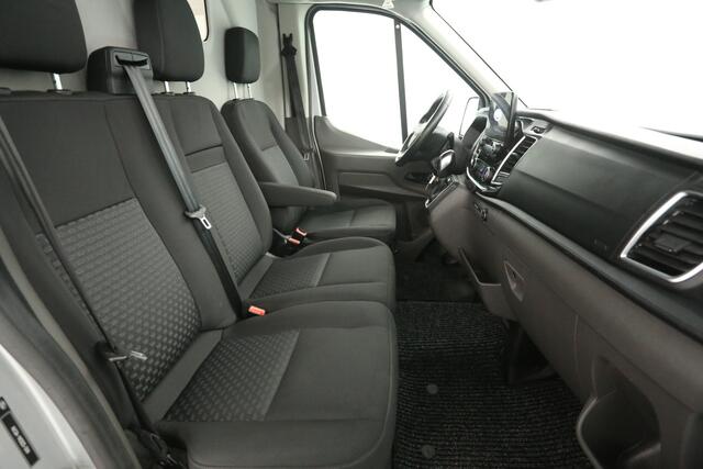 Ford TRANSIT 2.0 TDCI Limited 185PK L2H2 | Aut. | Airco | Cruise | Carplay | 3 Zits | Trekhaak | Navi | Bi-Xenon | Parkeersens.