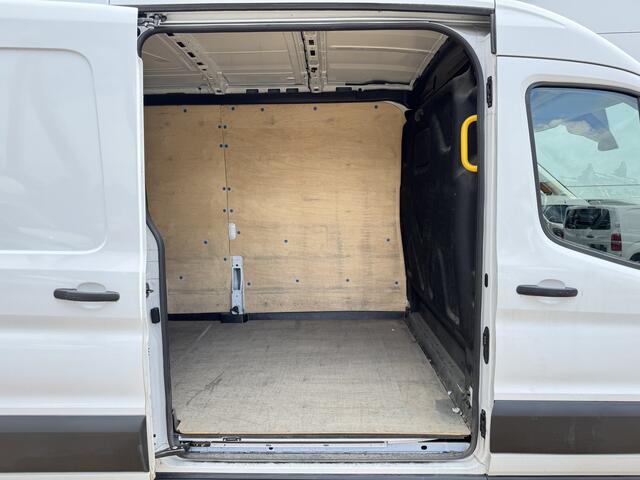 Ford TRANSIT 2.0 TDCI 130PK L3H2 Airco Cruise control Camera Parkeersensoren v+a